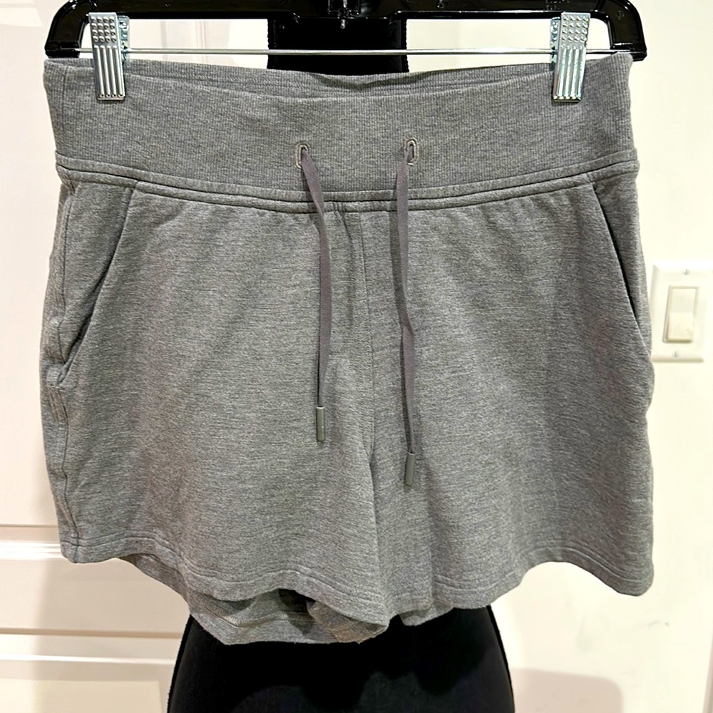 Lululemon Heather Grey cotton size 6 shorts